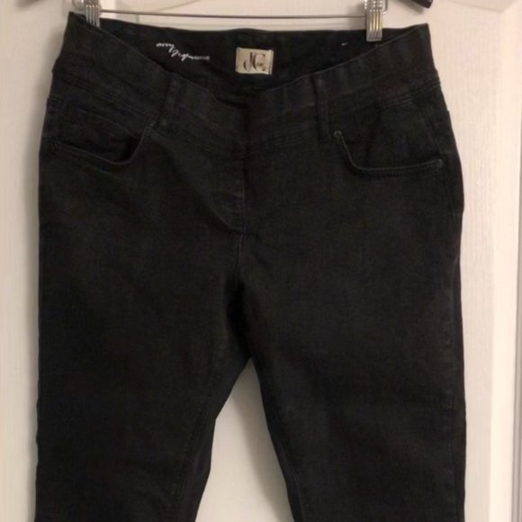 Straight Leg Jeans - Picture 4 of 8